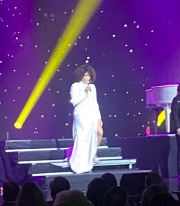 Hommage à Whitney Houston : la Diva immortalisée dans ‘The Greatest Love of All’ par Belinda Davids