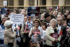 Commémoration du 7 octobre : Des milliers de personnes rassemblées à Paris